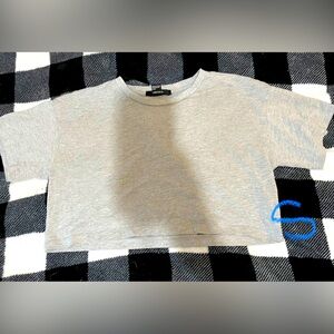 Cropped gray tshirt